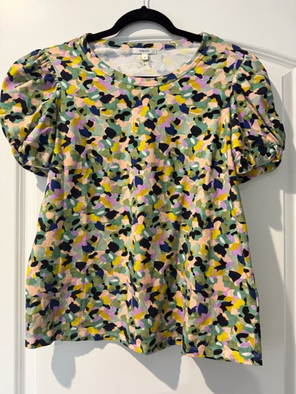 Tyler Boe- Classic Feminine Floral Puff Sleeve Tee -